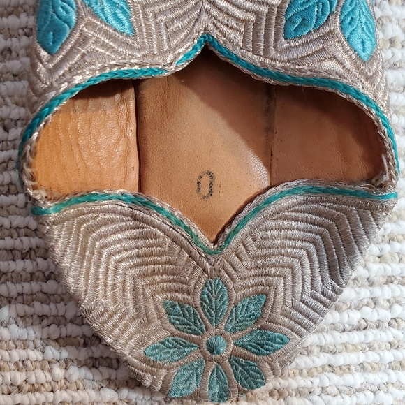 Leather Silver/Blue Morracan Slippers-SZ 7 - Picture 3 of 13